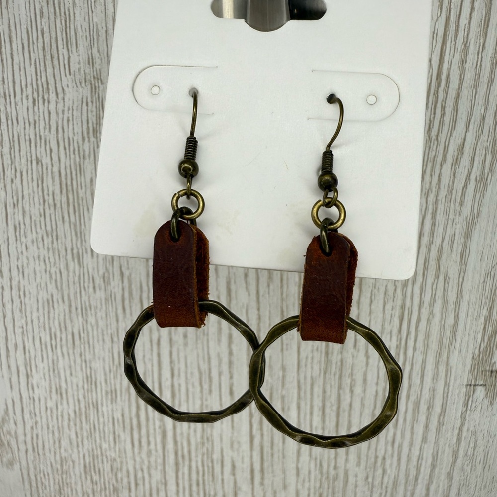 Brown Leather & Brass Circle Earrings – Rustic Boho Style - Picture 2 of 4